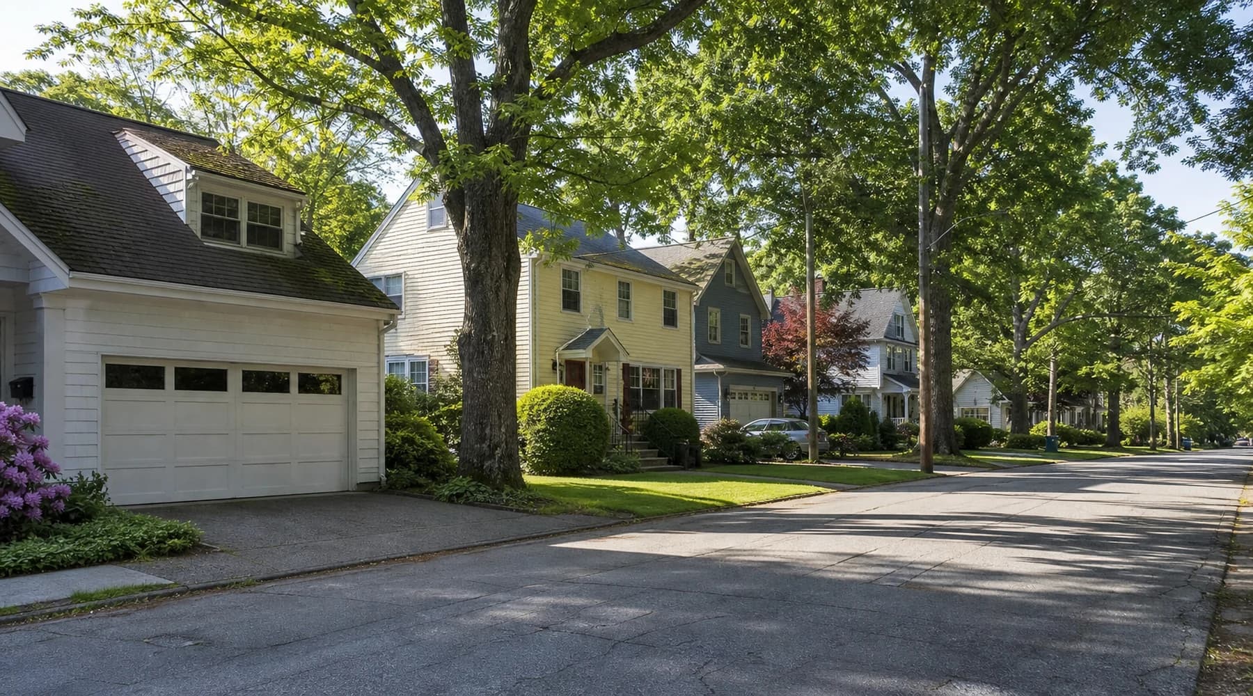 Quiet Los Angeles area neighborhood with homes and garages